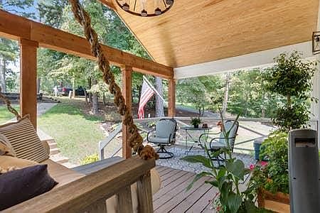 3rd image of 4035 Lacey Dr