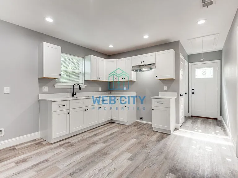 9214 Metz Ave — Photo 5