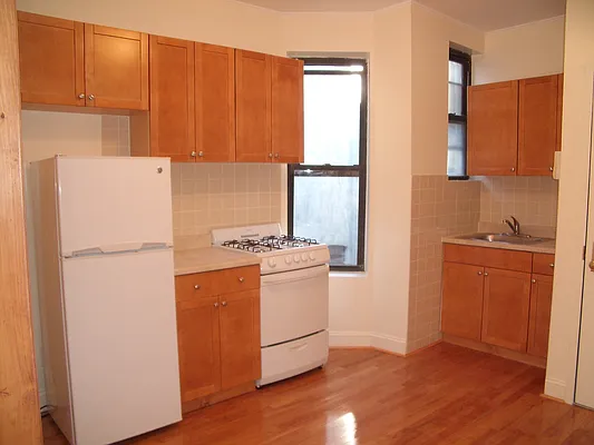 Rented by Kings Court Real Estate | media 19