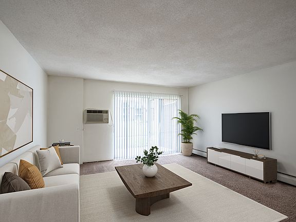 Coon Rapids, MN Robinwood Apartments | Living