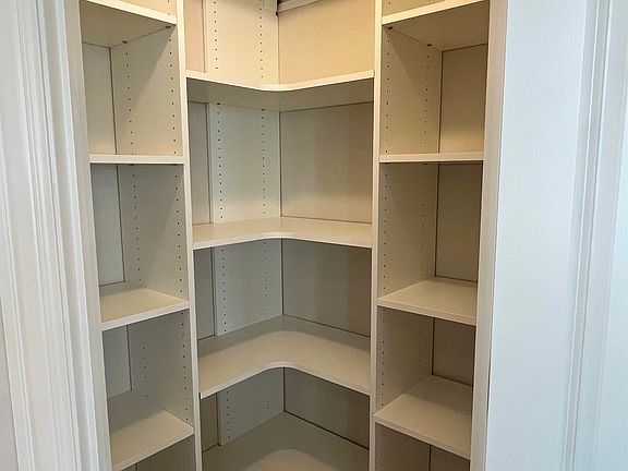4th image of 852 W Nova Way