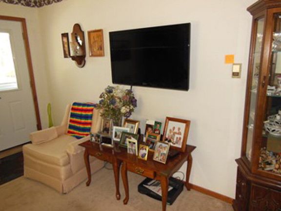 4th image of 404 Heritage Cir