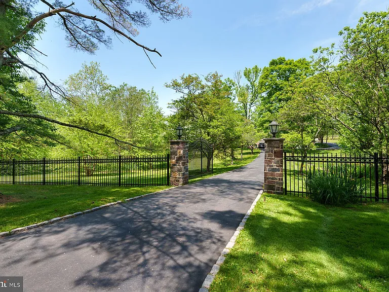 821 Pretty Brook Rd — Photo 31