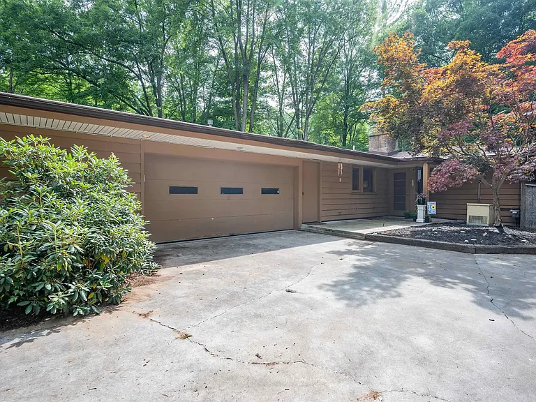 858 E Wheeler Rd — Photo 4