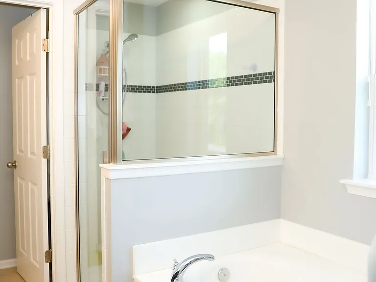 454 Howland Dr — Photo 37