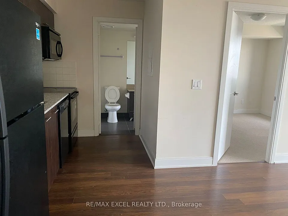 125 Village Green Sq #3901