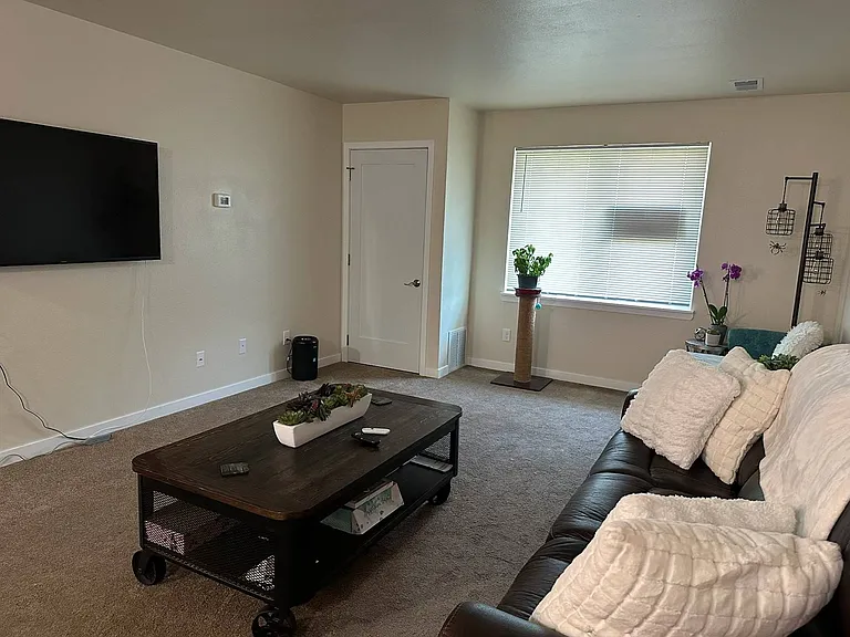 Adams Court Apartments — Photo 6
