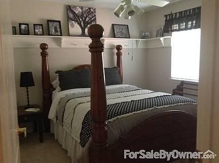 3rd image of 989 Regency Dr
