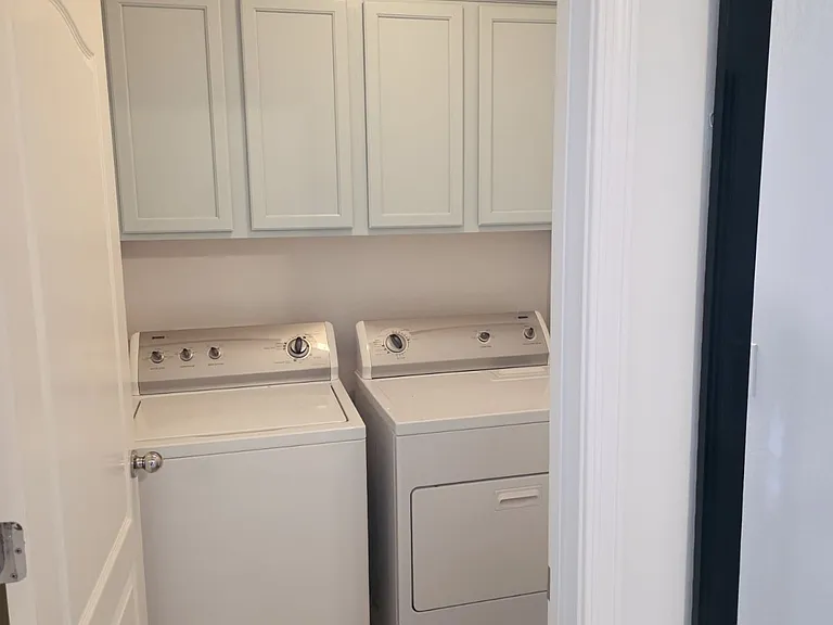 S 35th Pl — Photo 36