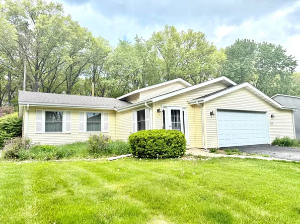 107 Highland Dr, Valparaiso, IN 46383