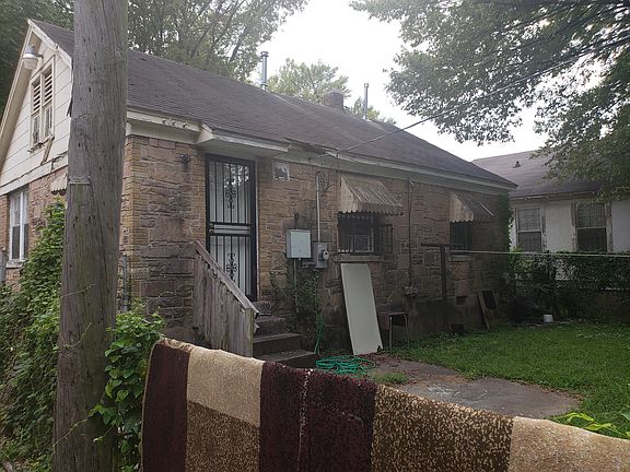 4th image of 512 S Parkway E