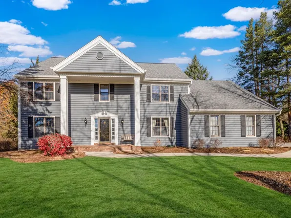 4432 West Riverlake DRIVE, Mequon, WI 53092