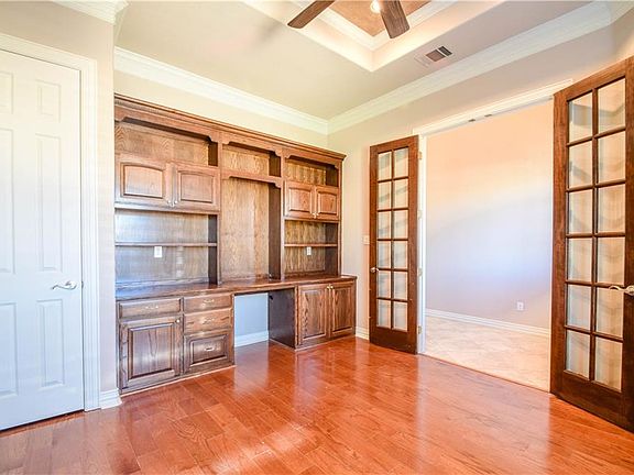 4th image of 820 Merion Dr