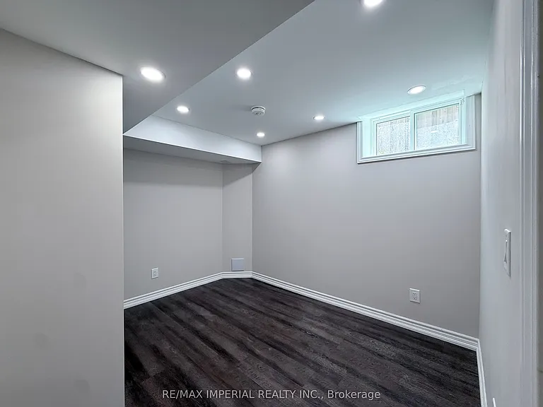 17 Deerwood Cres — Photo 18