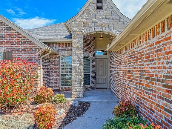 5th image of 17320 Medina Ln