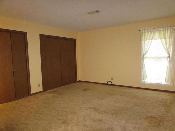 5th image of 22 Lake Forest Ln