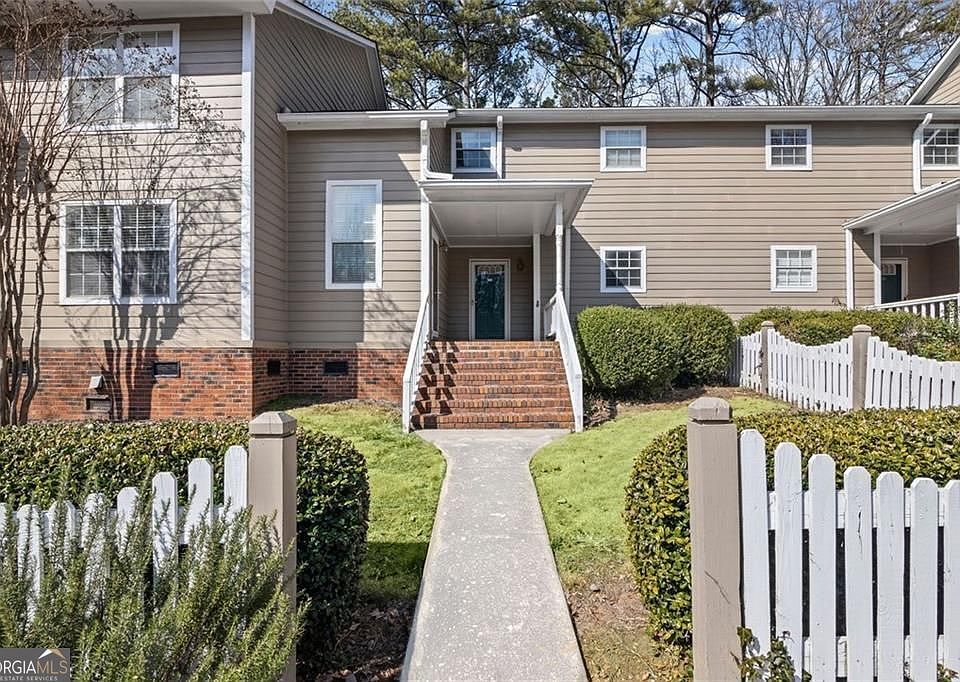 1st image of 4494 Pineridge Cir