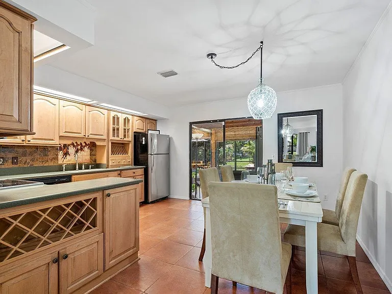 1369 Riverside Cir — Photo 18