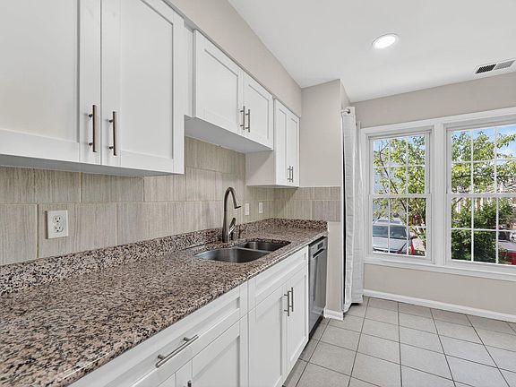 3rd image of 945 Holborn Ct