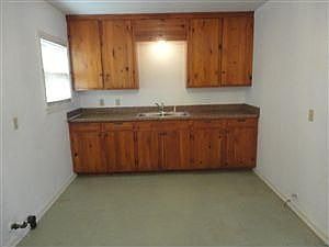5th image of 917 Whitaker Dr