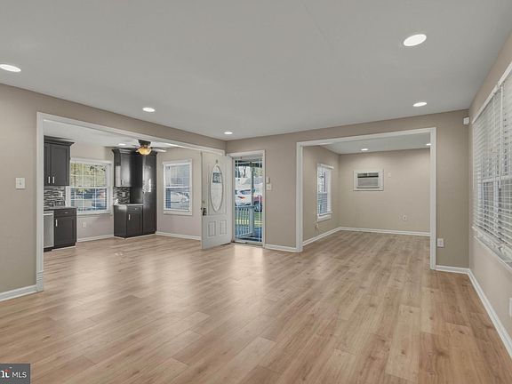 5th image of 8 Sedgwick Ln