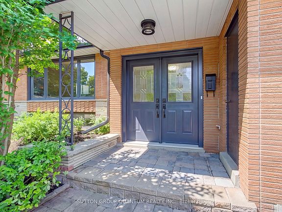 4th image of 3456 Riverspray Cres
