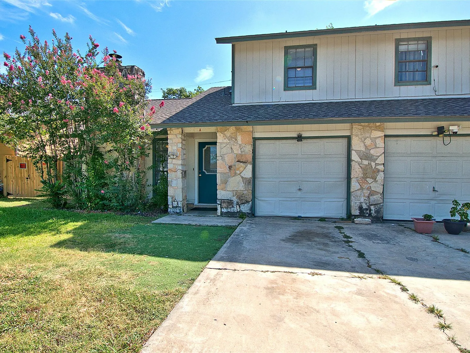 3 bed, 2.0 bath, 1320 sqft, $1,550 — Photo 2