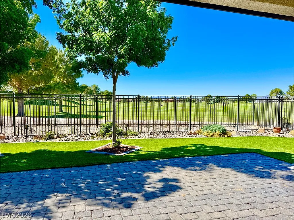 2 bed, 2.0 bath, 1644 sqft, $2,000 — Photo 3