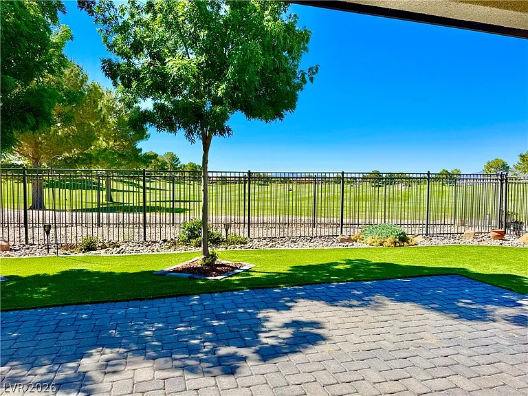 5025 E Beacon Ridge Dr — Photo 3