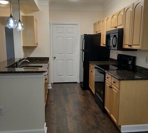 4th image of 11521 Villa Grand APT 905
