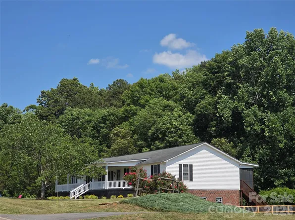 320 Huffstetler Lake Rd, Dallas, NC 28034