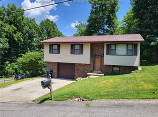115 Eastwood Ln, Nitro, WV 25143