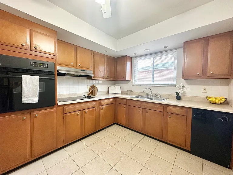 4205-4261 Fatima Dr — Photo 2