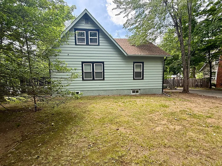 131 W Ramapo Ave — Photo 16