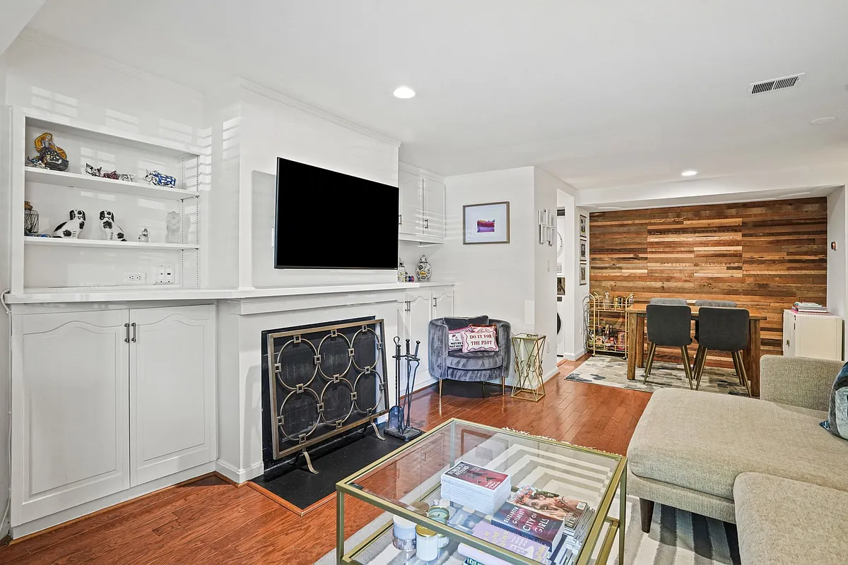 Building Photo - 2101 N St NW #T3