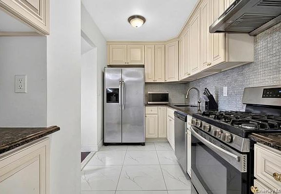 4th image of 5-38 115th Street #538F