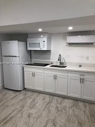 4th image of 16598 NE 4th Ave #16598