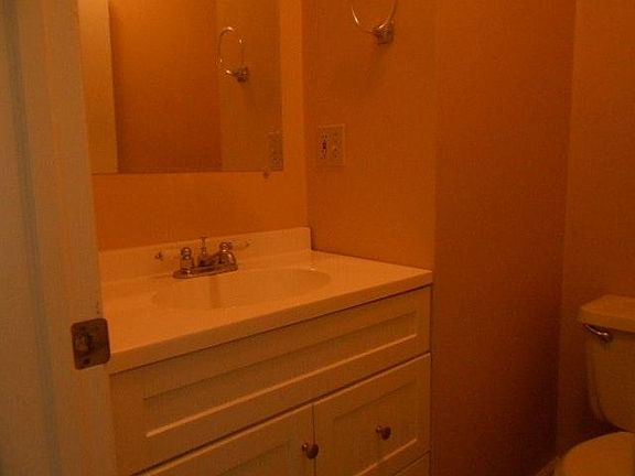 4th image of 221 Vineyard Ave #A