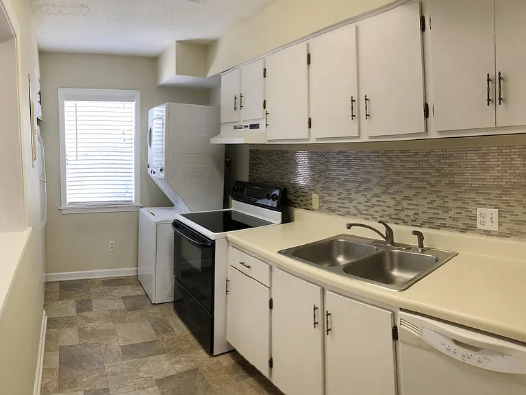 116 Kingsbury Dr — Photo 5