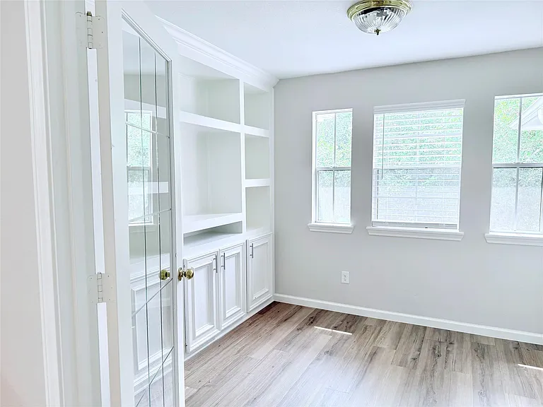 5711 Silver Bay Ct — Photo 28