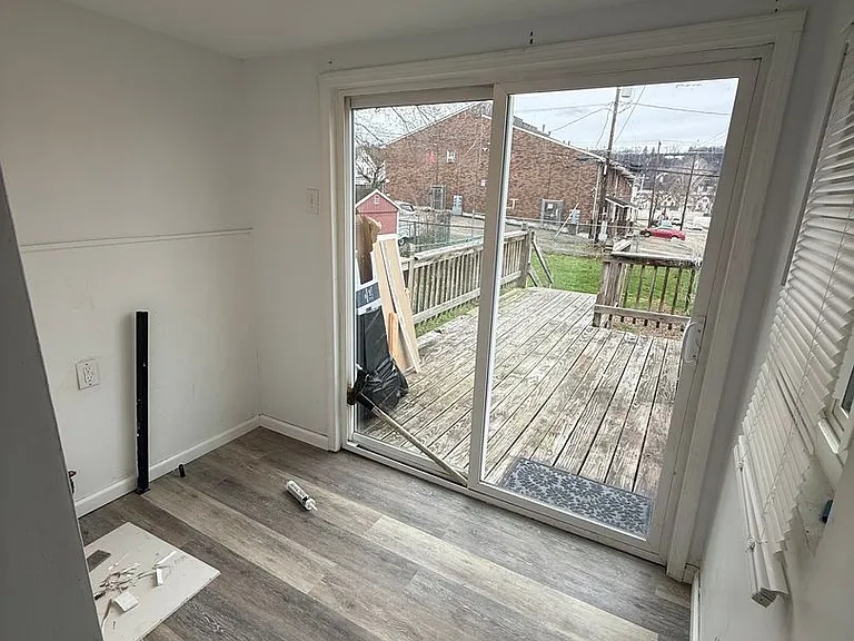 1393 Leishman Ave — Photo 3