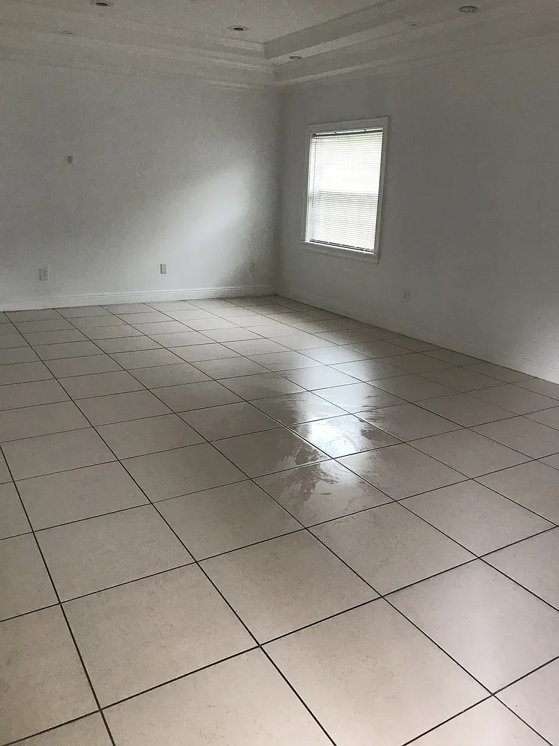 Beautiful 4 bedrooms 2.5 bathrooms Two-Story Single Family Home Located in Brandon FL! — Photo 3