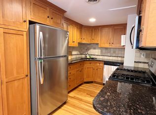 26-26B Pleasant St #B, Wellesley, MA 02482