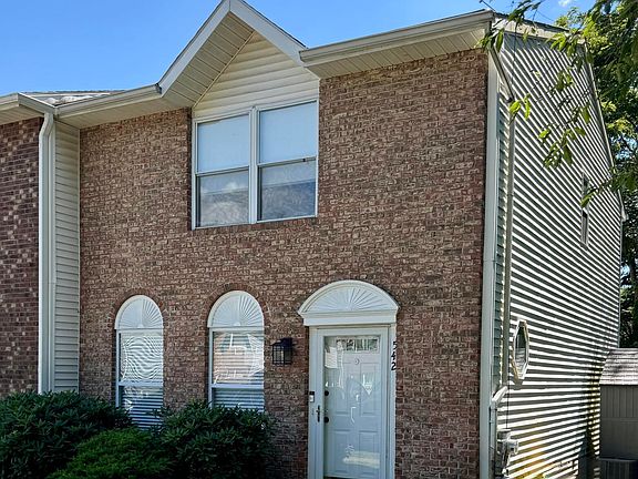 3rd image of 542 Clover Ct