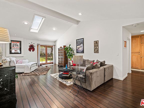 5th image of 8862 Moorcroft Ave