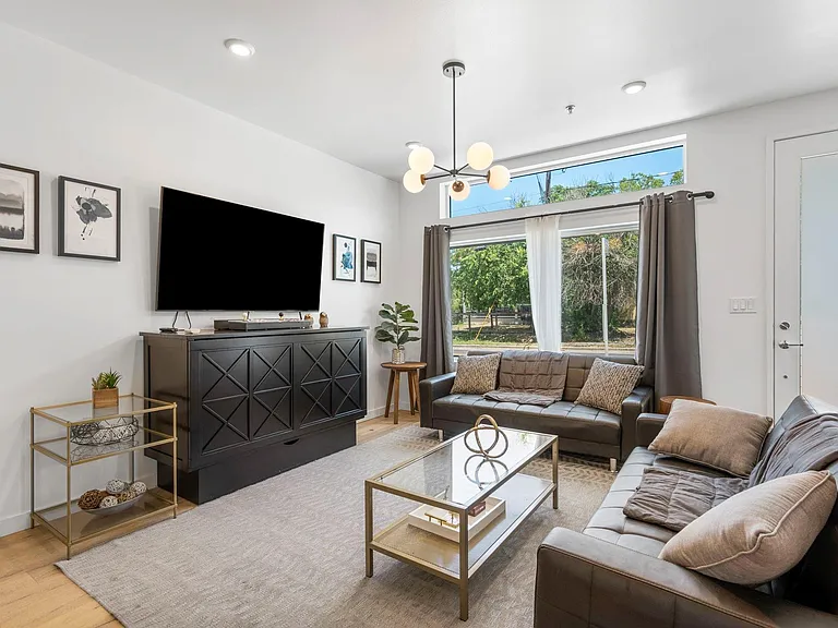 1701 E M L King Jr Blvd #105 — Photo 5