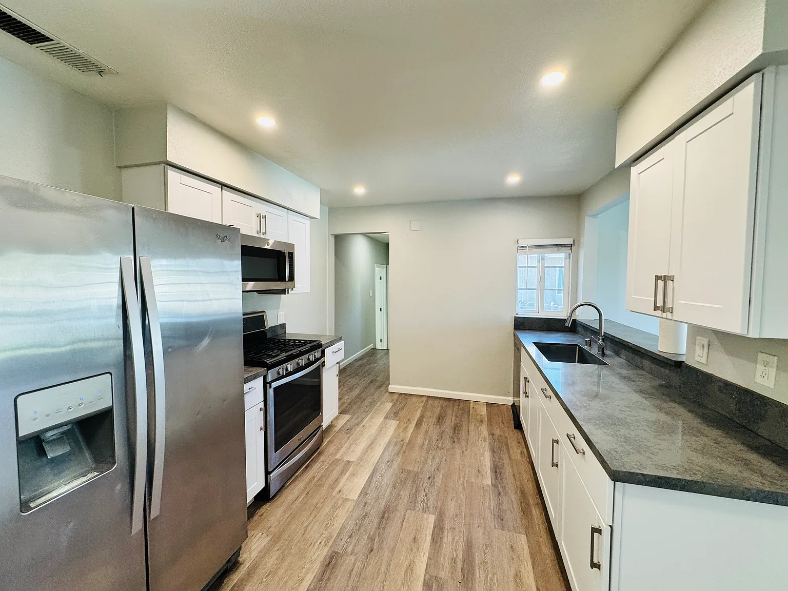 5 bed, 1850 sqft, $5,400 — Photo 3