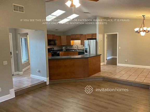 3rd image of 80 Hartwood St