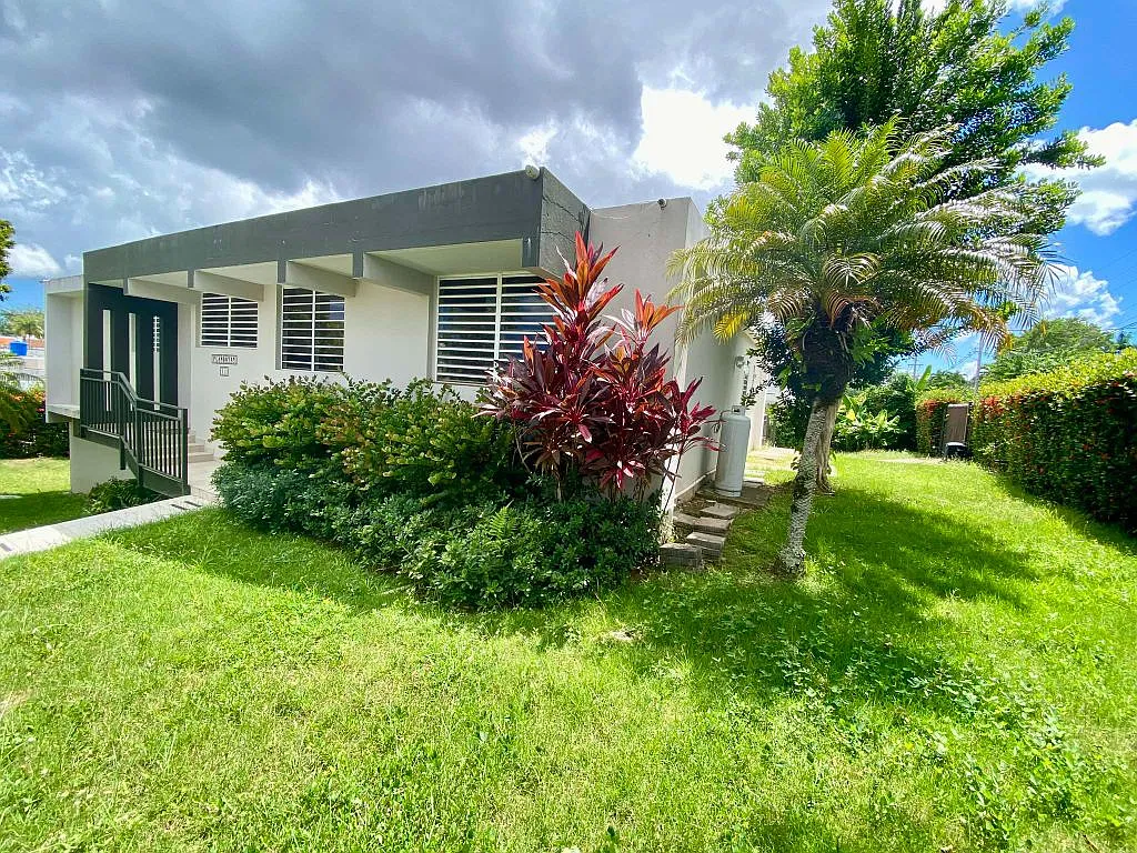 5 bed, 2.0 bath, 1500 sqft, $4,000 — Photo 2