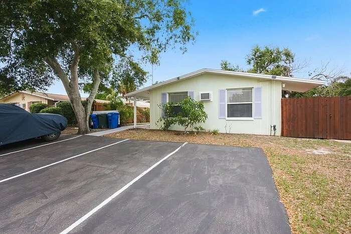 634 Dogwood Ct — Photo 3